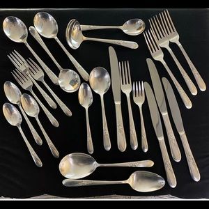 WM. Rogers MFG. Co. Vintage Rose Silverplate Flatware 24 Pcs. 4 Settings